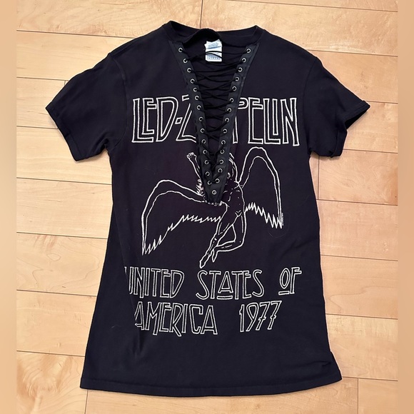 Band tee with front detailing. - Picture 1 of 2